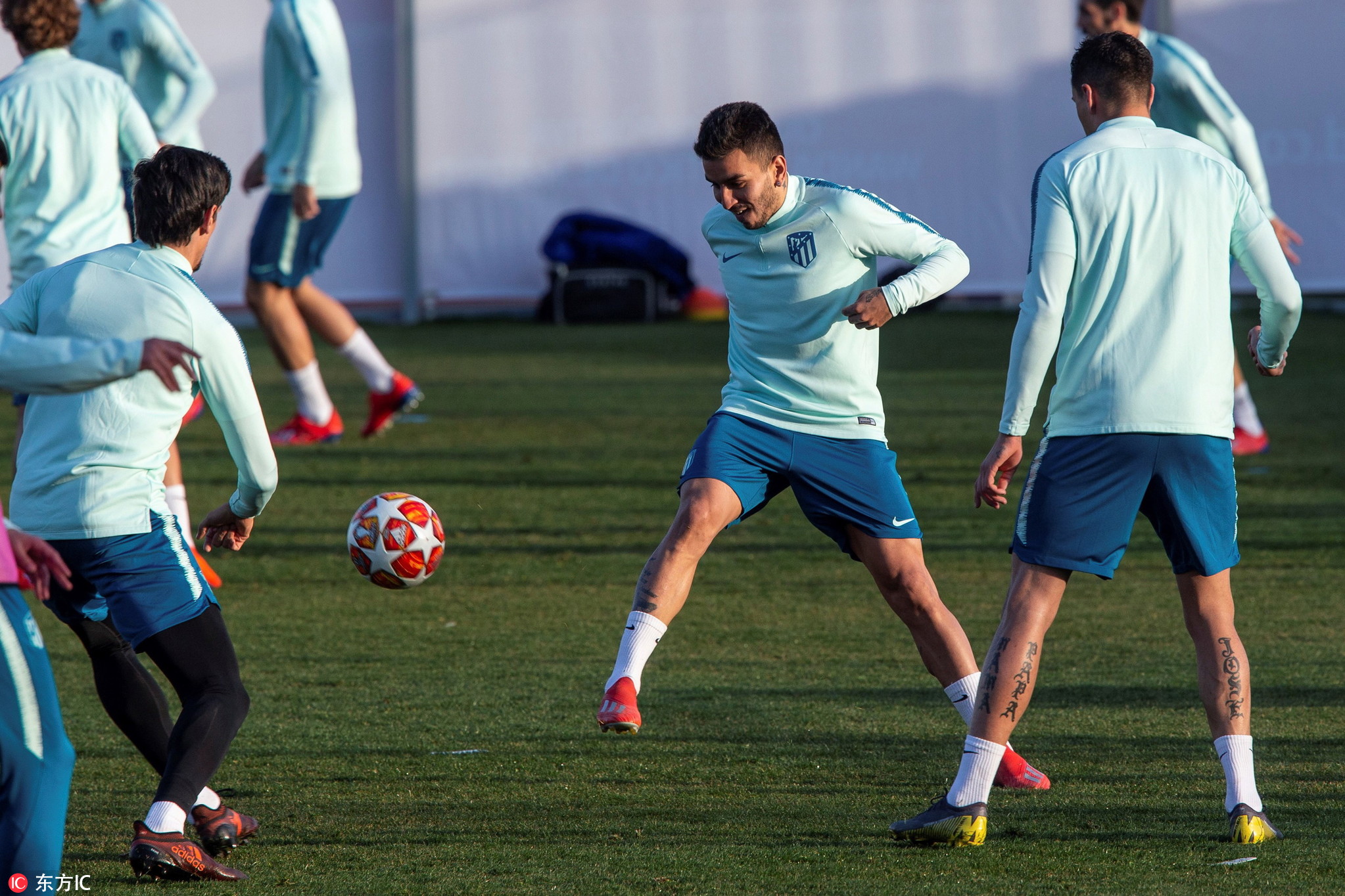 泛亚电竞官网入口 -包含今夜体能课后，新疆广汇队长鼓劲备战欧冠，震撼外界，赛程密集仍需轮换的词条